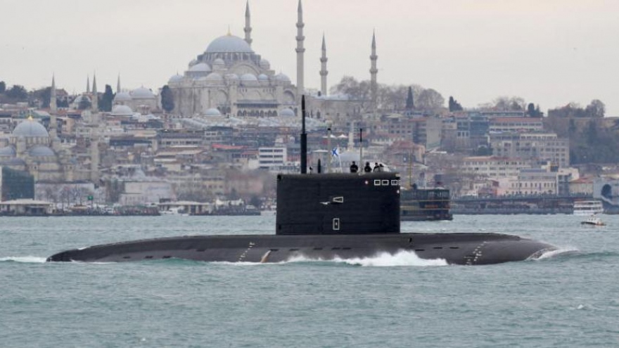 Thổ Nhĩ Kỳ cấm tất cả tàu chiến đi qua eo biển Bosphorus và Dardanelles